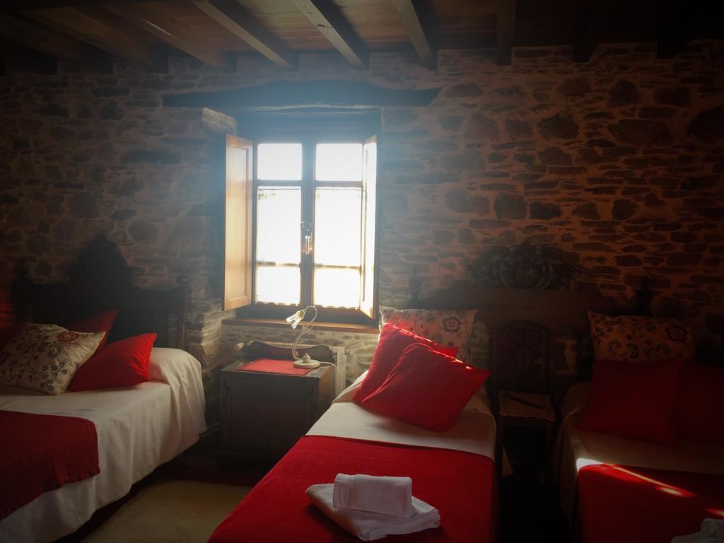 Maison d'hôtes Os Tres Teixos à San Acisclo Extérieur photo