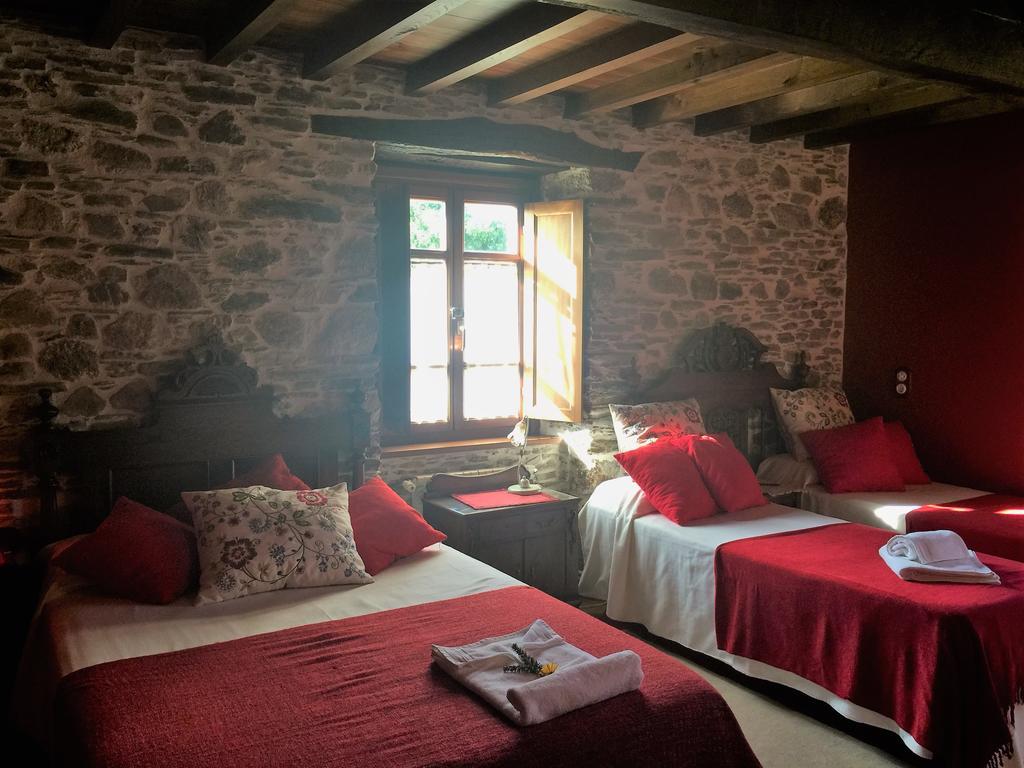 Maison d'hôtes Os Tres Teixos à San Acisclo Extérieur photo