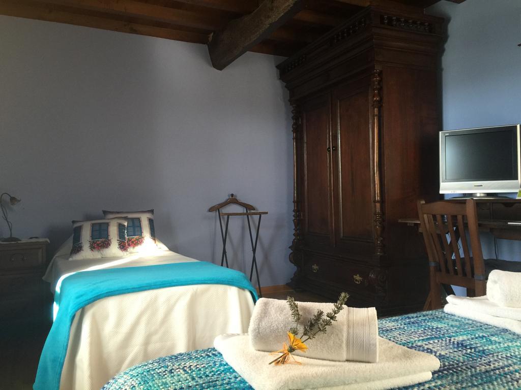 Maison d'hôtes Os Tres Teixos à San Acisclo Extérieur photo