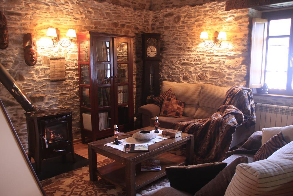 Maison d'hôtes Os Tres Teixos à San Acisclo Extérieur photo