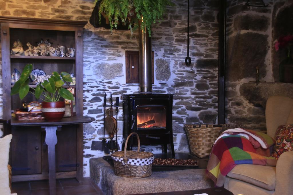 Maison d'hôtes Os Tres Teixos à San Acisclo Extérieur photo