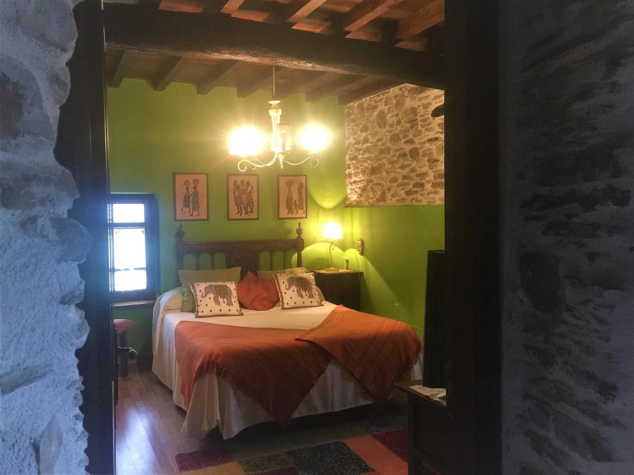 Maison d'hôtes Os Tres Teixos à San Acisclo Extérieur photo